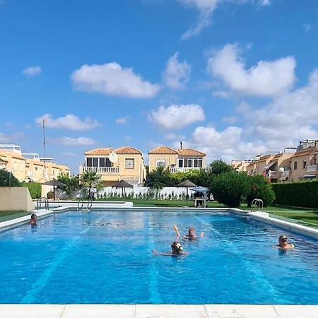 Bungalow Avec Piscine Torrevieja Kültér fotó