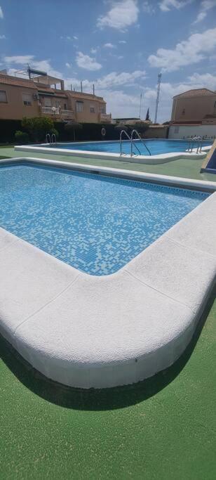 Bungalow Avec Piscine Torrevieja Kültér fotó