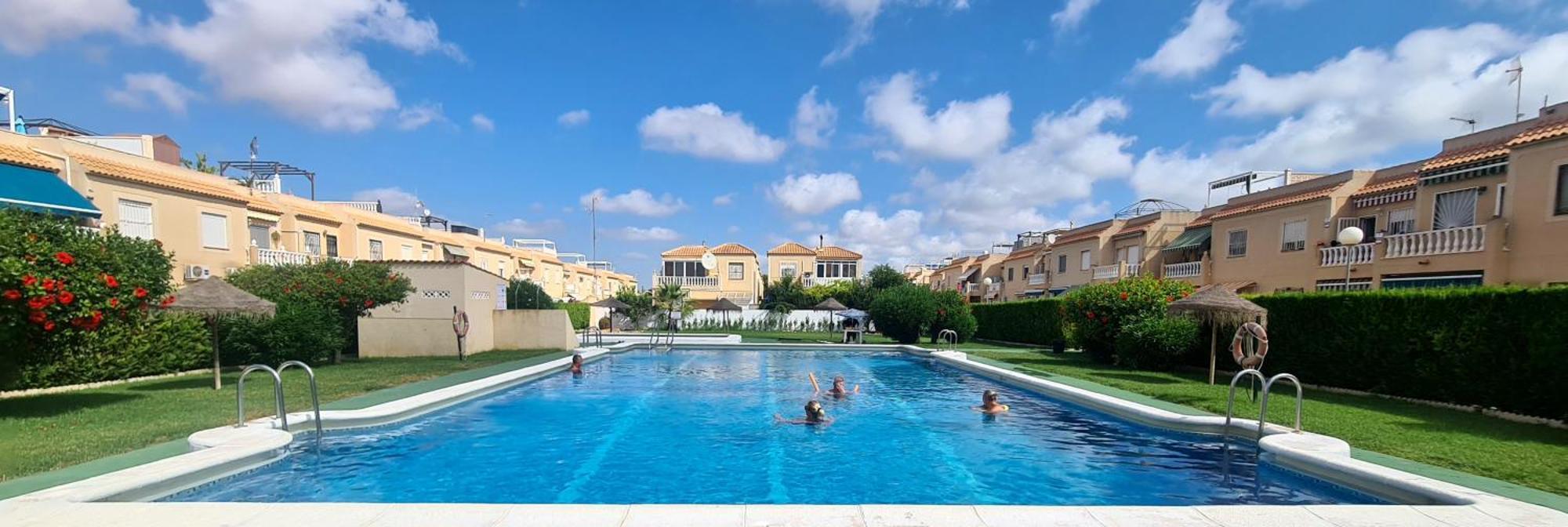 Bungalow Avec Piscine Torrevieja Kültér fotó